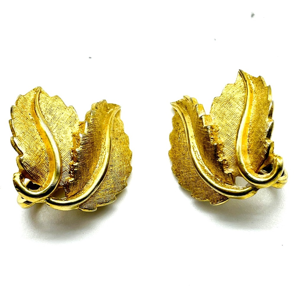 Trifari Signed Gold Tone Leaf Clip On Earrings Textured Vintage Designer Jewelry